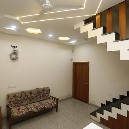 Hotel Garima อุจเจน ภายนอก รูปภาพ