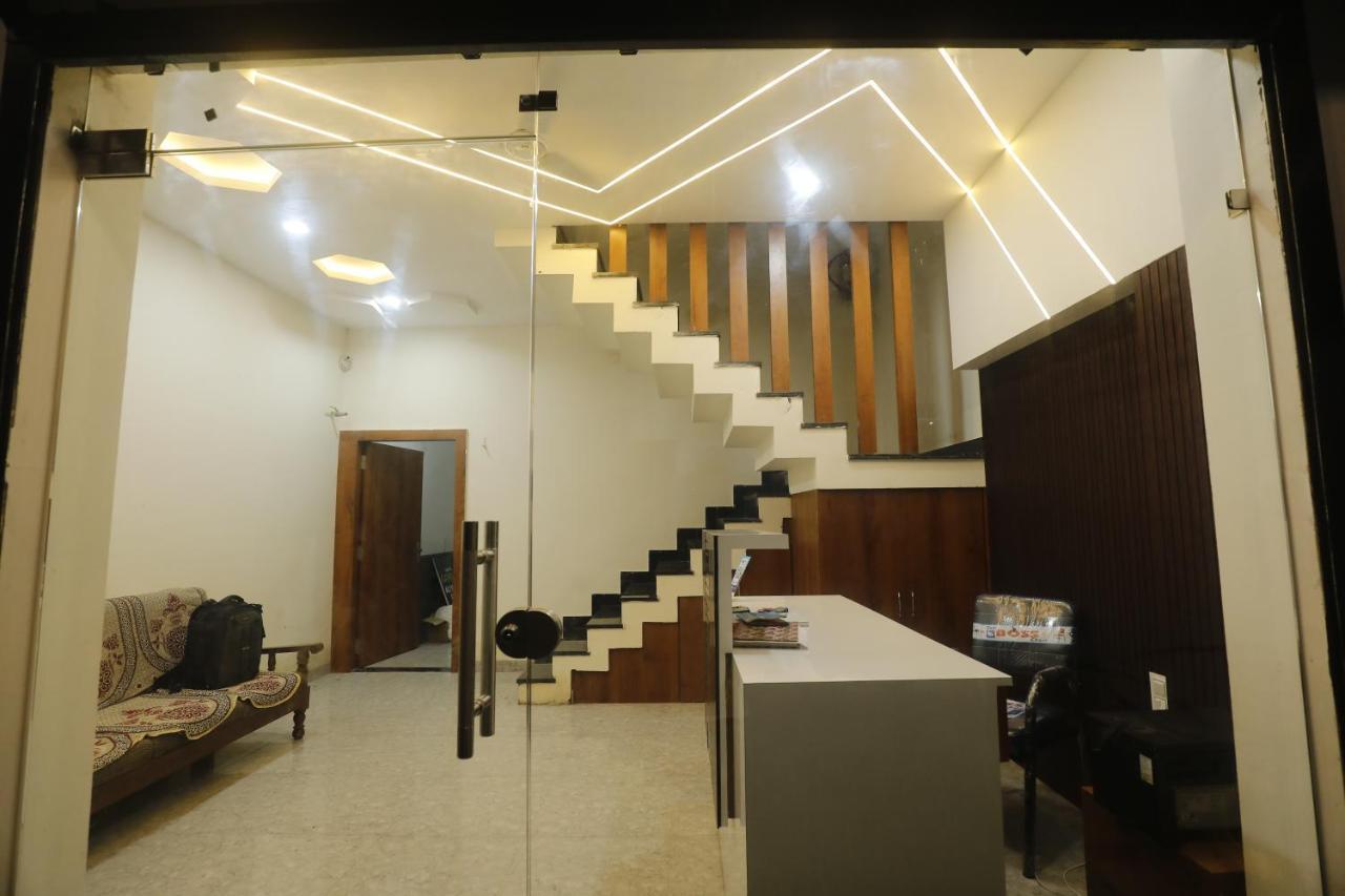 Hotel Garima อุจเจน ภายนอก รูปภาพ